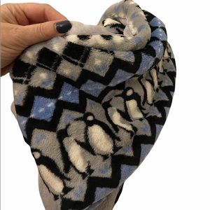 Great Gift 🎁 Vera Bradley Penguin Fleece Scarf 🐧
